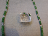 Granat Tsvavorit- Bergkristall-Mondstein Collier